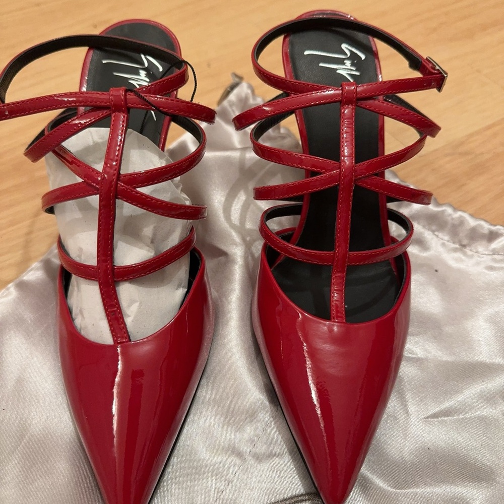 Like New! Giuseppe Zanotti, Size 36, leather. Original dust bag, but no box.
